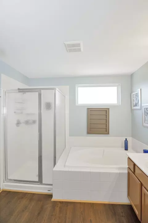 Bath - 2919 Discovery Dr, Plainfield, IL 60586 photo 2 of 5