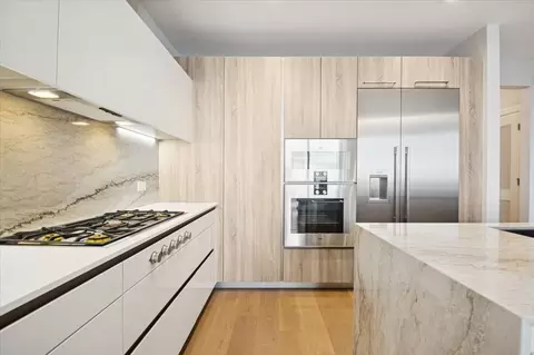Kitchen - 363 E Wacker Dr #3805, Chicago, IL 60601 photo 2 of 4