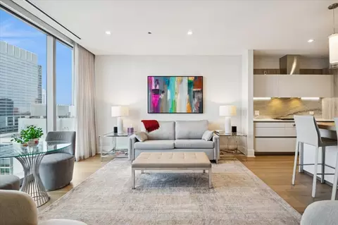 Living - 363 E Wacker Dr #3805, Chicago, IL 60601 photo 4 of 6