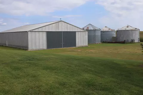 Exterior - 556 Ryan Rd, Harmon, IL 61042 photo 3 of 4
