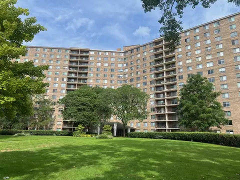 7141 N Kedzie Ave #403, Chicago, IL 60645