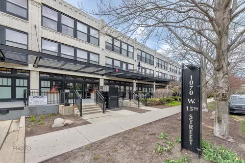 1070 W 15th St #302, Chicago, IL 60608