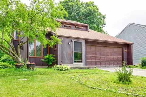 389 Pine Grove Ave, Gurnee, IL 60031