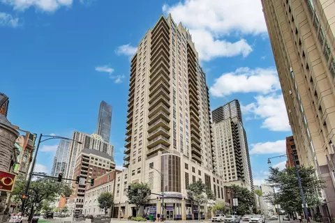 635 N Dearborn St #2005, Chicago, IL 60654