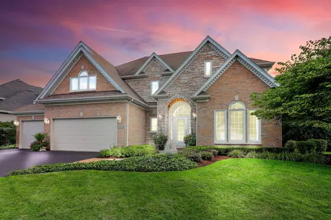 2228 Foxboro Ln, Naperville, IL 60564