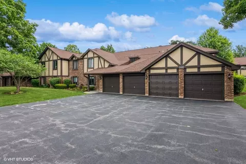 1441 Haverhill Dr #B, Wheaton, IL 60189
