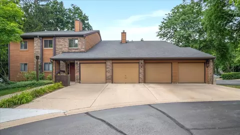 635 Waverly Dr #C, Elgin, IL 60120
