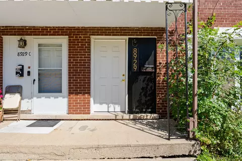 8929 Robin Dr #D, Des Plaines, IL 60016 photo 2