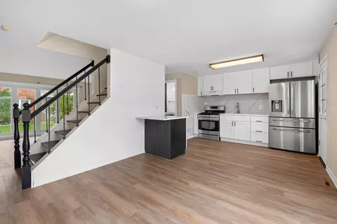 8929 Robin Dr #D, Des Plaines, IL 60016 photo 5