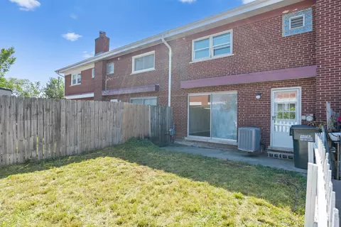8929 Robin Dr #D, Des Plaines, IL 60016 photo 30