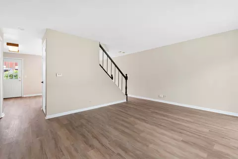 8929 Robin Dr #D, Des Plaines, IL 60016 photo 3