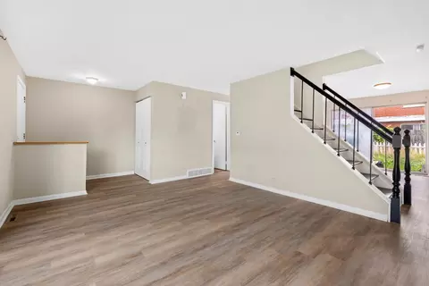 8929 Robin Dr #D, Des Plaines, IL 60016 photo 4