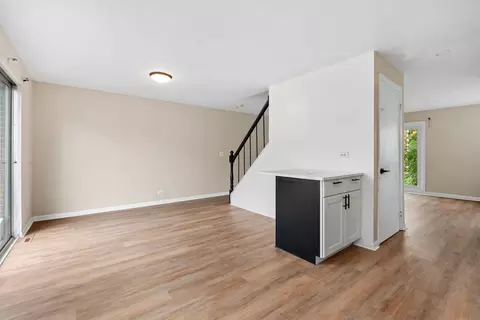 8929 Robin Dr #D, Des Plaines, IL 60016 photo 6