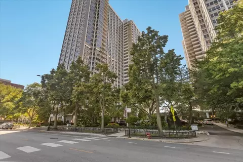 4250 N Marine Dr #801, Chicago, IL 60613