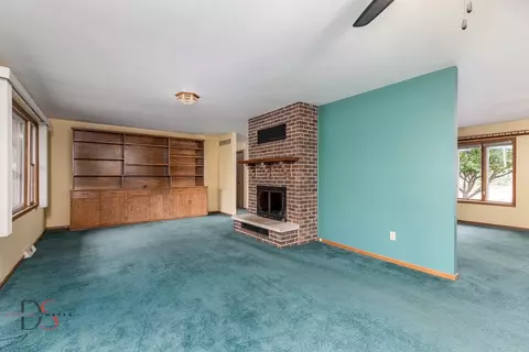 Living - 200 E Allen St, Ottawa, IL 61350 photo 3 of 3
