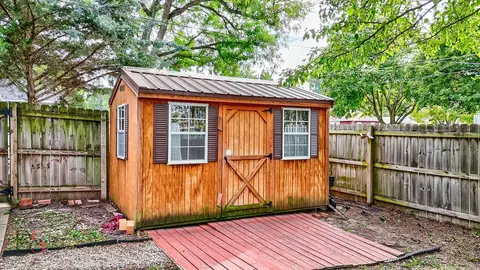 Exterior - 200 E Allen St, Ottawa, IL 61350 photo 9 of 13