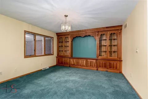 Living - 200 E Allen St, Ottawa, IL 61350 photo 2 of 3