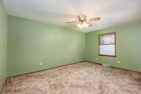 Bedroom - 200 E Allen St, Ottawa, IL 61350 photo 3 of 5