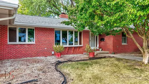 Exterior - 200 E Allen St, Ottawa, IL 61350 photo 6 of 13