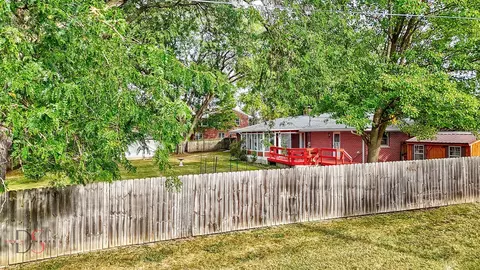 Exterior - 200 E Allen St, Ottawa, IL 61350 photo 4 of 13