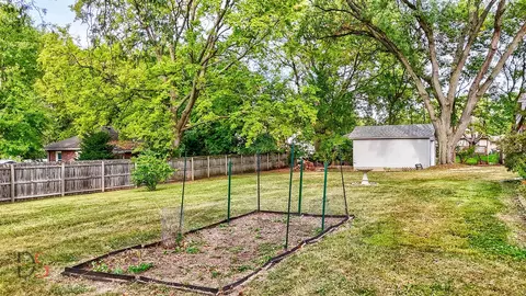 Exterior - 200 E Allen St, Ottawa, IL 61350 photo 11 of 13