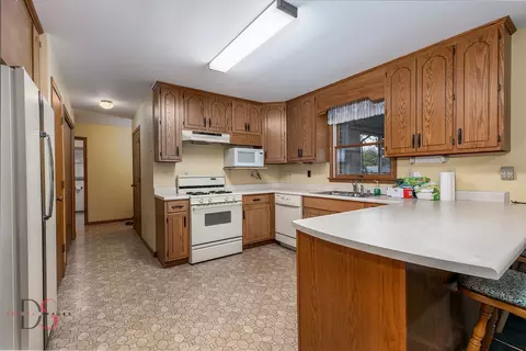 Kitchen - 200 E Allen St, Ottawa, IL 61350 photo 2 of 3