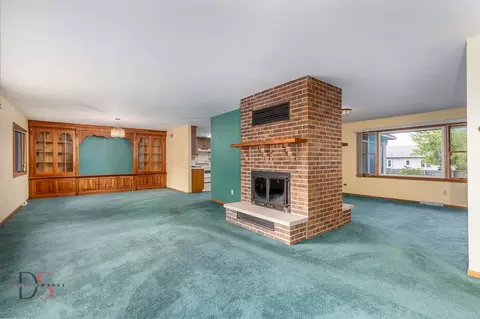 Living - 200 E Allen St, Ottawa, IL 61350 photo 1 of 3