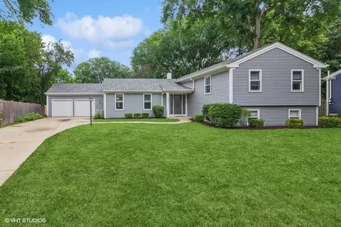 846 Mandrake Dr, Batavia, IL 60510