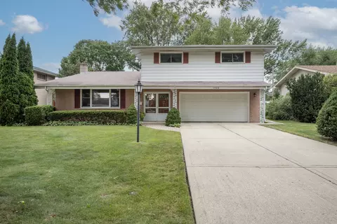 1400 E Ironwood Dr, Mount Prospect, IL 60056