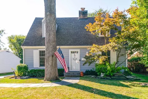 771 Greenbriar Ln, Lake Forest, IL 60045
