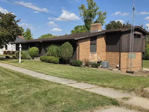 1546 Wheeler St, Woodstock, IL 60098