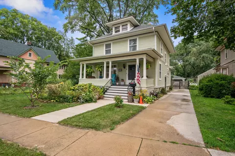 426 Palace St, Aurora, IL 60506