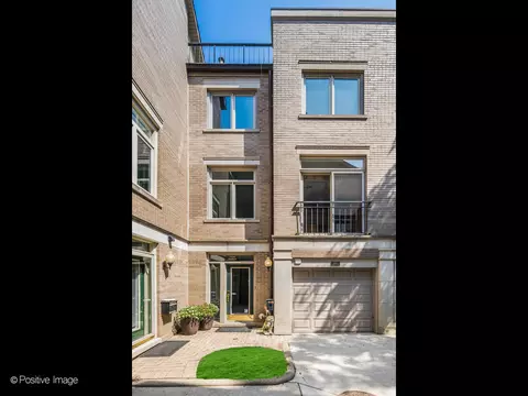 2722 N Southport Ave #A, Chicago, IL 60614