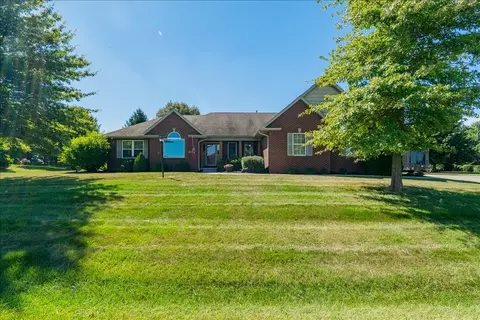 16035 Garnet Ln, Bloomington, IL 61705