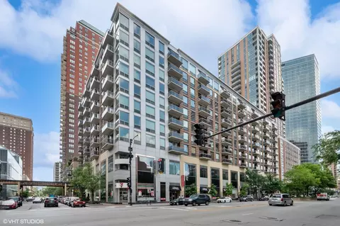 1 E 8th St #606, Chicago, IL 60605