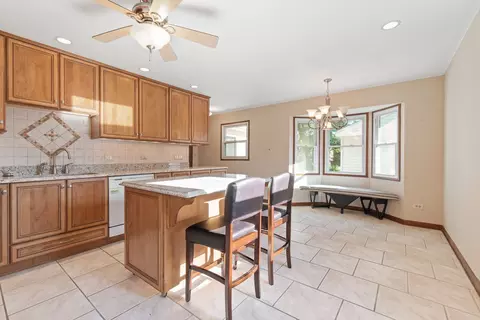 Kitchen - 2410 Sigwalt St, Rolling Meadows, IL 60008 photo 1 of 2