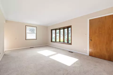 Living - 2410 Sigwalt St, Rolling Meadows, IL 60008 photo 1 of 4