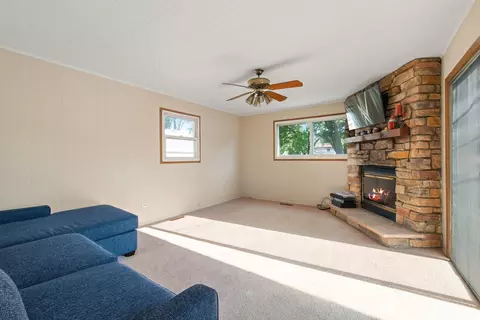 Living - 2410 Sigwalt St, Rolling Meadows, IL 60008 photo 3 of 4