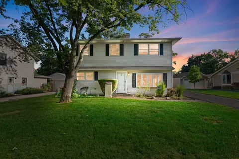 2410 Sigwalt St, Rolling Meadows, IL 60008