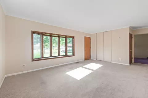 Living - 2410 Sigwalt St, Rolling Meadows, IL 60008 photo 2 of 4