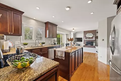 Kitchen - 13255 Grill Dr, Plainfield, IL 60585 photo 3 of 4