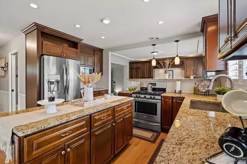 Kitchen - 13255 Grill Dr, Plainfield, IL 60585 photo 2 of 4