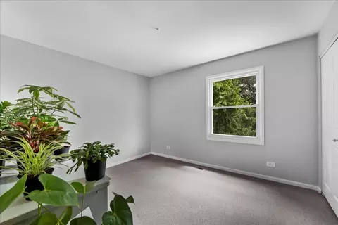 Bedroom - 1554 Deer Run, Gurnee, IL 60031 photo 3 of 4
