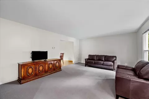 Living - 1554 Deer Run, Gurnee, IL 60031 photo 4 of 4