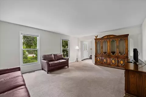 Living - 1554 Deer Run, Gurnee, IL 60031 photo 3 of 4