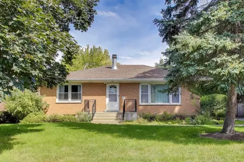 927 Half Day Rd, Highland Park, IL 60035