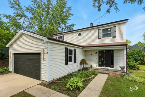 318 Exmoor Dr, Streamwood, IL 60107