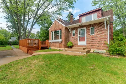 26282 Walnut Ave N, Mundelein, IL 60060