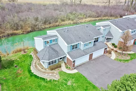 8002 Honeysuckle Ct, Fox Lake, IL 60020