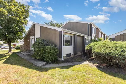 316 Pueblo Dr, Bolingbrook, IL 60440